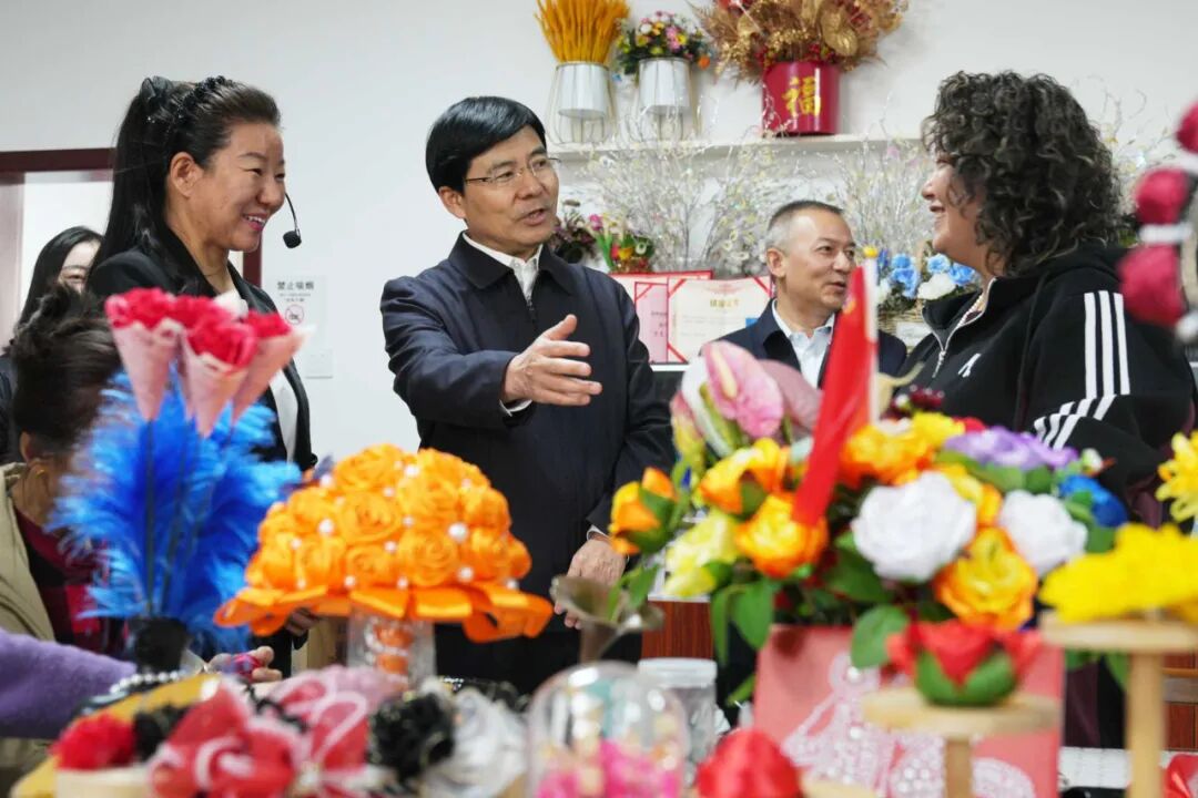 馬學(xué)良在克拉瑪依高新區(qū)、白堿灘區(qū)調(diào)研 強(qiáng)調(diào)激活創(chuàng)新動(dòng)能 鑄牢安全根基 為克拉瑪依高質(zhì)量發(fā)展注入強(qiáng)勁動(dòng)力